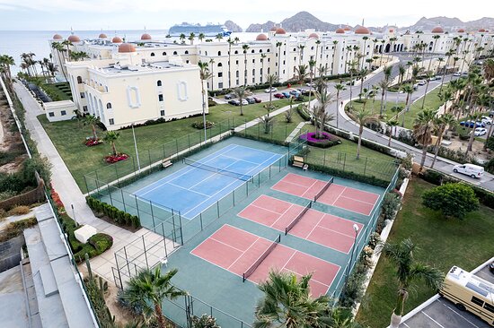 On‑site pickleball courts